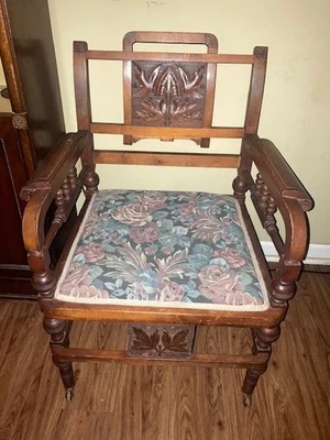 Silla de salón antigua Eastlake Victorian tallada Foto 1 de 4