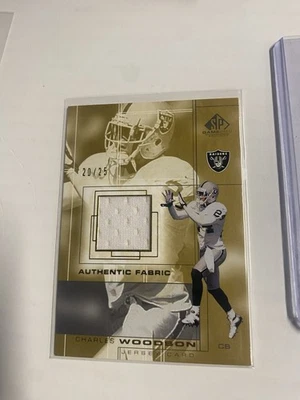 2001 SP Game Used Edition Charles Woodson Authentic Fabric Jersey #CW Gold /25 - Image 1 of 4