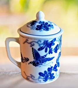 Vintage Chinese Blue White Butterfly Tea Cup Mug, Porcelain Lidded Asian Ceramic - Picture 1 of 7