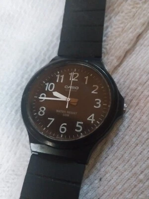 Reloj Casio Hombre Todo Negro Cara Redonda Resistente al Agua MW-240 Batería Nueva Foto 1 de 3