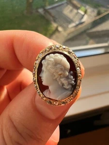 Broche camafeo victoriano de oro de 15 quilates con sardonix y diamantes de 0,75 quilates - Imagen 1 de 14