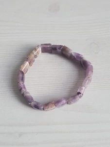Brazalete de cubo cuadrado púrpura con cuentas elásticas hecho a mano NUEVO - Imagen 1 de 2