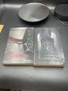 Duo Of Novels Betrayed And Chosen #136 - Picture 1 of 10