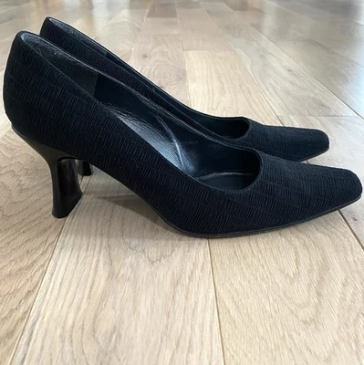 Stuart Weitzman Pump High Heel Size 7 B Black Textured Upper Leather - Image 1 of 4