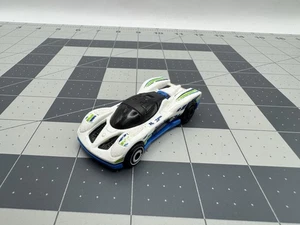 Hot Wheels '22 Group C Fantasy #85/250 2023 (blanco) HW Track Champs 3/5 - Imagen 1 de 5