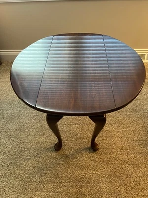 Mesa lateral folha de gota de cereja Pennsylvania House - Imagem 1 de 4