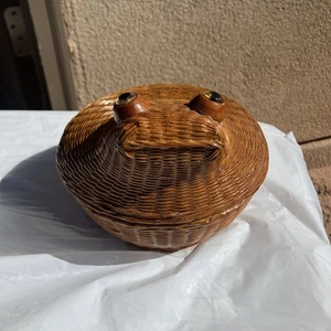 Cestino portaoggetti vintage anni 50 laccato vimini rattan rana rospo occhi di vetro  - Foto 1 di 14