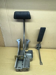 1988 JEEP WAGONEER BRAKE AND ACCELERATION PEDALS STORED INDOORS MANY YEARS - Picture 1 of 24
