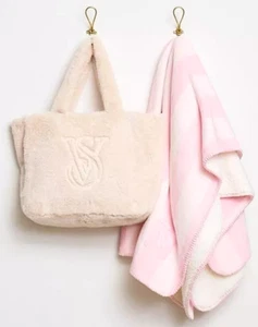 Victoria's Secret Sherpa Iconic Stripes coperta + borsa grande in pelliccia sintetica nuova con scatola 💗 - Foto 1 di 5