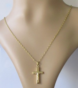18ct Gold Necklace - 18ct Gold Crucifix 