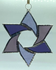 F303 Stained Glass Suncatcher Hanging Hexagonal Swirl Star 15cm Purples - Picture 1 of 2