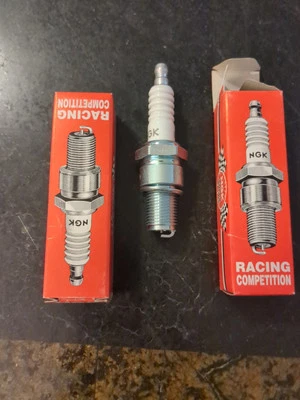 2 bujías NGK 91-97 YAMAHA WR250 WR 250 83-04 KAWASAKI KX500 KX 500 B8EG  Foto 1 de 2