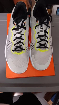 NIKE Men's Fly By Mid 3 Basketball Shoes Sneaker Light Iron Ore DD9311 004 10.5 - Image 1 of 4