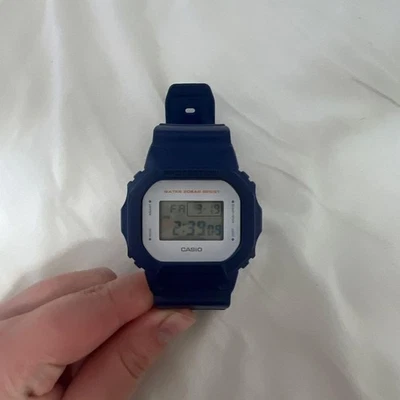 Reloj cuadrado militar para hombre G-Shock DW-5600M usado Foto 1 de 4