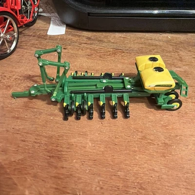 1/64 ERTL John Deere 1770nt 16 Row Planter Die Cast Loose  - Image 1 of 4