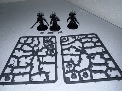 Warhammer 40K Emperor's Children Cuchillas Impecables x3 en su mayoría ensambladas buen estado B Foto 1 de 4