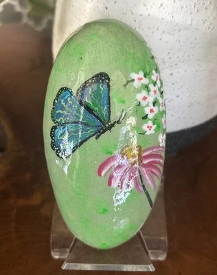 “Borboleta Azul com Flores” Pedra Pintada à Mão Arte Colecionável Decoração Presente - Imagem 1 de 4