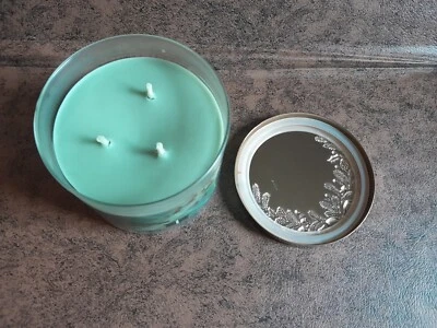 WHITE BARN NOS UNDER THE CHRISTMAS TREE SCENTED CANDLE ESSENTIAL OILS DARK GREEN - Image 1 of 4