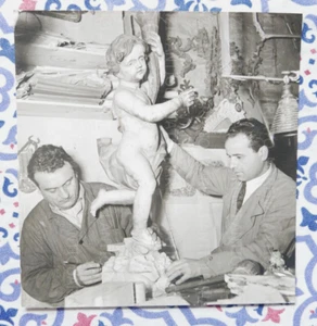 PHOTOGRAPH OLD PHOTO WORKS CRAFTS RESTORER SCULPTOR WOOD ANTIQUES - Picture 1 of 2