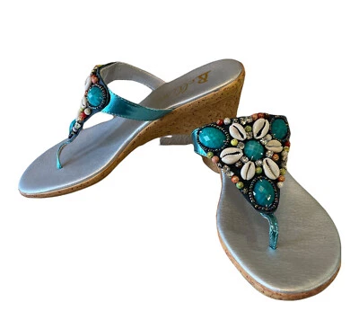 Sandalias de tacón de cuña. Talla 8,5 de Bellini Kona con cuentas M Foto 1 de 4