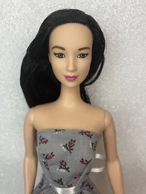 Barbie híbrida hecha para mover cabeza de Lea en cuerpo de los 90 clásicos de la moda #5701 (1982) Foto 1 de 4