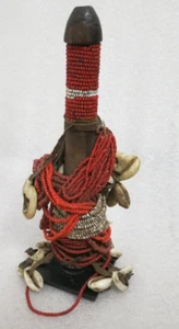 Fali Perlen Fruchtbarkeit Puppe Figur umrandet mit Kaurimuscheln 8,5" groß - Bild 1 von 4