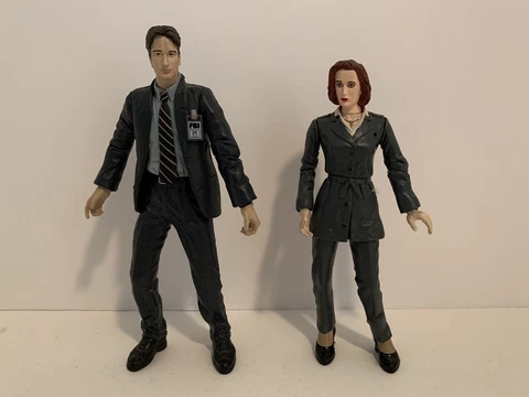 Lot of 2 McFarlane X-Files Action Figures Loose Vintage 1998 Agent Mulder Scully Cover