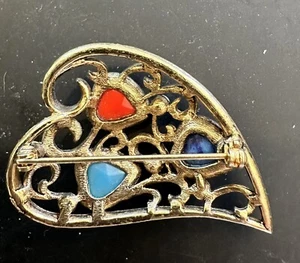Brooch Red & Blue Glass Open Work Gold Tone Abstract Floating Heart Pin Vintage - Picture 1 of 3