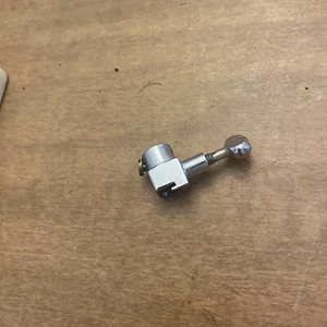 Singer Stylist 513 Sewing Machine Replacement OEM Part Needle Clamp - Picture 1 of 3