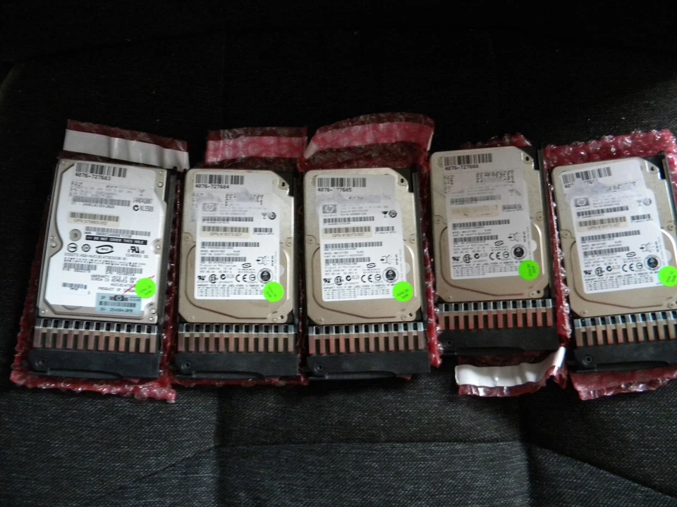 Lot of 4 HP MBC2073RC 459889-002 72GB 15K RPM 2.5" SAS  Hard  Drive &Caddy + 10K - Image 1 of 3