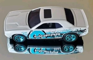 Hot Wheels Mopar Series '08 Dodge Challenger SRT8 5pk Exclusive - Picture 1 of 2