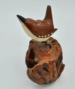 Vintage 1981 Handarbeit Skulptur Statue Vogel auf Holz signiert FB - Bild 1 von 9