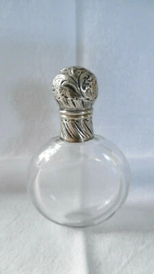 Ancien flacon a sel bouchon en argent motif floral - Photo 1/4