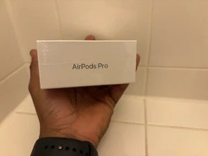 Airpods Pro 2nd generation with magsafe charging case USB-C - Afbeelding 1 van 5