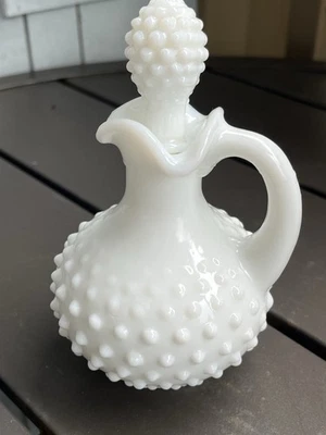 Botella Hobnail de vidrio blanco con leche Avon vintage estilo jarra con tapón Foto 1 de 4