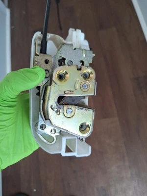 2005-2012 Xterra Frontier Pathfinder Door Lock Latch Actuator Front Passenger Rh - Image 1 of 4