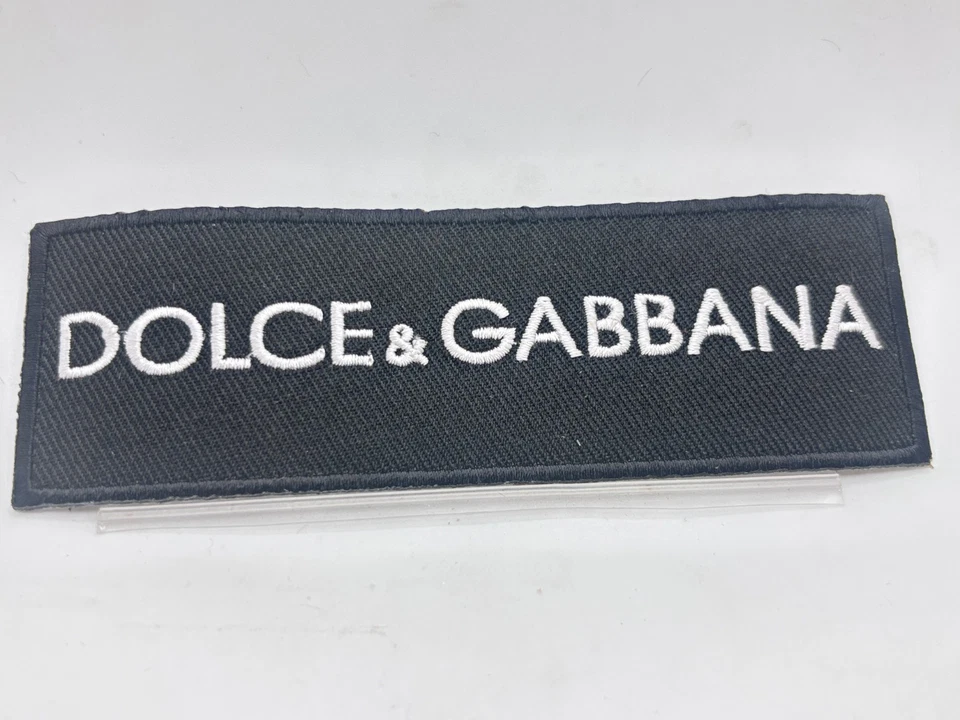 DOLCE & GABBANA NUEVO BORDADO COMPAÑÍA HIERRO EN NOMBRE PARCHE ETIQUETA 1-1/2 t X 5 w Foto 1 de 1