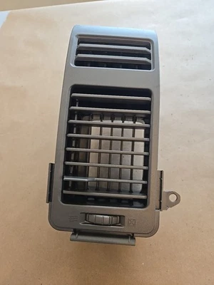 2004-2015 Nissan Titan Front Dash RH,P/S AC Heater Vent Gray NO RUBBER MAT OEM Foto 1 de 4