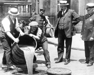 Prohibition Beer Barrel Poured In Sewer 8x10 Reprint Of Old Photo - Picture 1 of 1