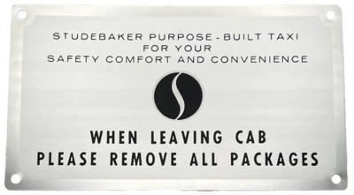 Nuevo de Lote Antiguo Studebaker Taxi Cab Salpicadero y Asiento Trasero Etiqueta Placa Emblema Coleccionable Foto 1 de 4