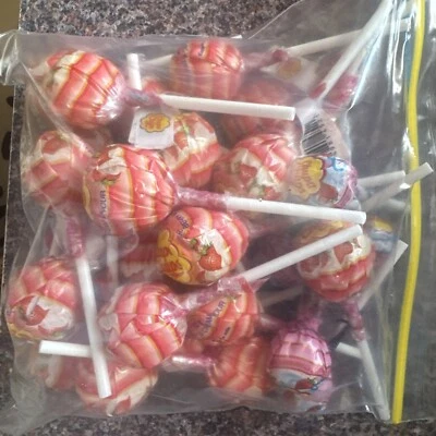 Strawberries And Cream Chupa Chups Lollipops - 31 Count New. - Image 1 of 2