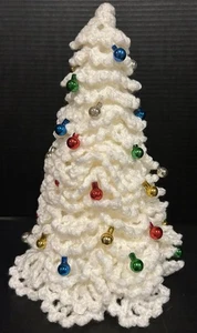 "Árbol de Navidad de ganchillo de colección de 14"" blanco, con cono de espuma de poliestireno decorativo multicolor" - Imagen 1 de 7