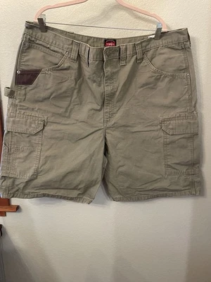 WRANGLER Riggs Workwear Mens 44 Carpenter Cargo Work Shorts Green Utility - Image 1 of 4