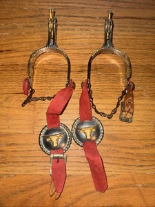 VINTAGE CHILDRENS COWBOY SPURS, METAL AND LEATHER Bull Head medallion made USA - Picture 1 of 13
