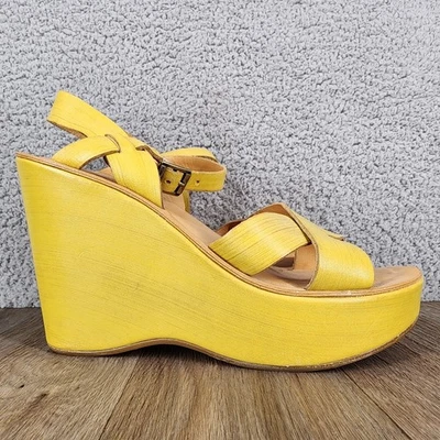 Sandalias de cuña con plataforma de cuero amarillo Kork-Ease EE. UU. 7 / EUR 38 con tiras hechas en EE. UU. Foto 1 de 4