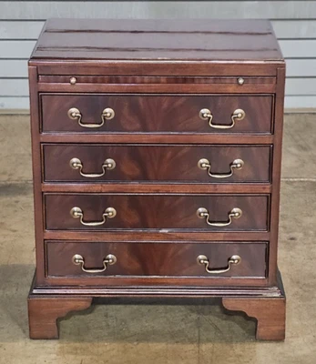 Niagara Furniture Chippendale Style Flame 桃花心木 单身胸部 — 第 1/4 张图片