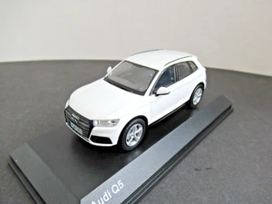 iScale 1:43 Audi Q5 blanco Art Nº 5011605631 - Imagen 1 de 3