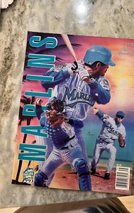 Marlins Jahrbuch 1993 und Pin - Bild 1 von 4