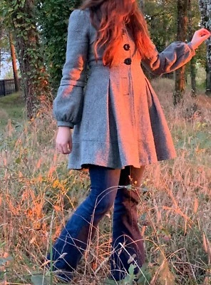 Gabardina para mujer XOXO negra, blanca, torquesa pequeña Foto 1 de 4