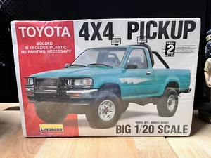 1992 Lindberg Toyota 4X4 Pickup Truck Vintage Model Kit #72506 COMPLETE - Picture 1 of 6